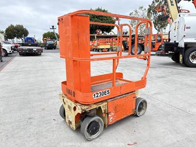2011 JLG 1230ES 12' Electric Vertical Mast Lift Personnel Man Aerial bidadoo