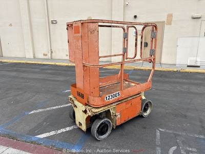 2011 JLG 1230ES 12' Electric Vertical Mast Lift Personnel Man Aerial bidadoo
