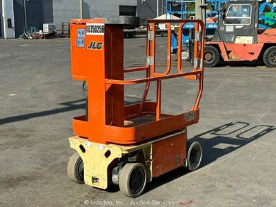 2017 JLG 1230ES 12' Electric Vertical Mast Lift Personnel Man bidadoo -Repair