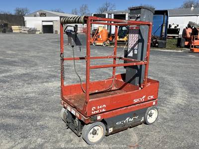 2017 Skyjack SJ12 12' Electric Vertical Mast Lift Personnel Man Aerial bidadoo