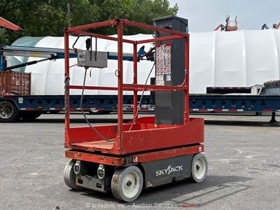 2018 Skyjack SJ12 Electric Vertical Mast Lift Personnel Man 24v bidadoo