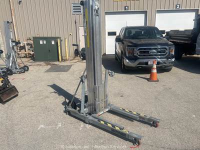 2018 Sumner 2118 18' Portable Material Lift Hoist 650 lbs Capacity bidadoo