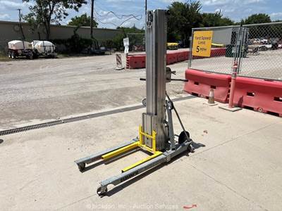 2017 Sumner 2118 18' Portable Material Lift Hoist 650 lbs Capacity Tool bidadoo