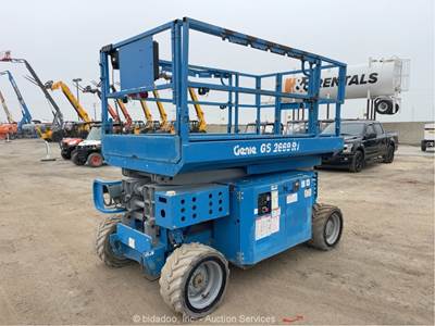 2013 Genie GS-2669 RT 26' 4WD Rough Terrain Scissor Lift Platform Genset bidadoo