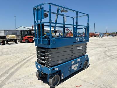 2017 Genie GS-3232 32' Electric Scissor Lift Man Aerial Platform Manlift bidadoo