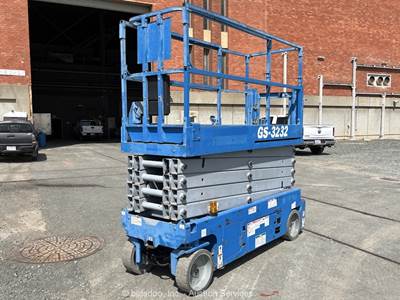 2013 Genie GS-3232 32' Electric Scissor Lift Man Aerial Platform bidadoo