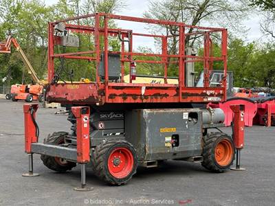 2017 Skyjack SJ6826RT 26' 4WD Dual Fuel Rough Terrain Scissor Lift Man bidadoo