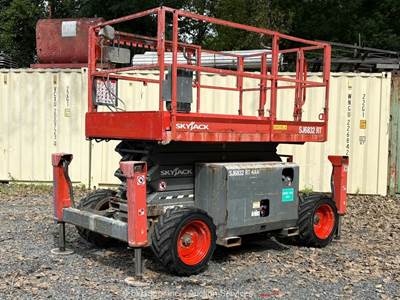2017 Skyjack SJ6832RT 32' 4WD Diesel Rough Terrain Scissor Lift Aerial bidadoo