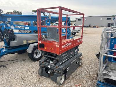 2017 Skyjack SJIII-3219 19’ Electric Scissor Lift Mobile Platform -Parts/Repair