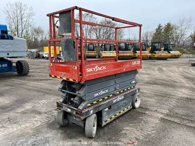 2015 Skyjack SJIII-3226 26’ Electric Scissor Lift Mobile Platform -Parts/Repair