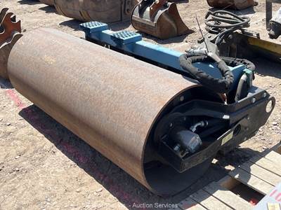 2022 Caterpillar CV16B Skid Steer Loader Vibratory Compactor Roller bidadoo