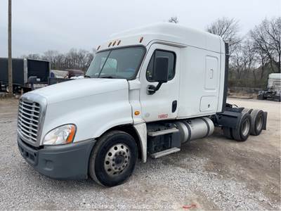 2018 Freightliner Cascadia T/A Sleeper Truck Tractor Semi Detroit A/T bidadoo