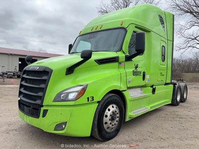 2022 Freightliner Cascadia T/A Sleeper Semi Truck Tractor Detroit A/T bidadoo