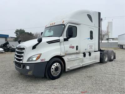 2020 Freightliner Cascadia Sleeper Truck Tractor Detroit DD15 A/T APU bidadoo