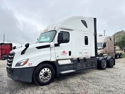 2020 Freightliner Cascadia T/A High Roof Sleeper Truck Tractor DD15 A/T bidadoo