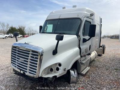 2014 Freightliner Cascadia T/A Sleeper Truck Tractor DD13 A/T -Parts/Repair