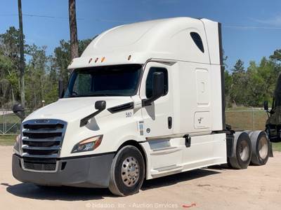 2018 Freightliner Cascadia T/A High Roof Sleeper Cab Truck DD15 A/T bidadoo