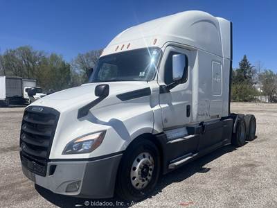 2018 Freightliner Cascadia T/A Sleeper Truck Tractor Detroit DD15  A/T bidadoo