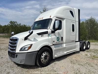 2024 Freightliner Cascadia 60" Sleeper T/A Truck Tractor DD15 Diesel A/T bidadoo