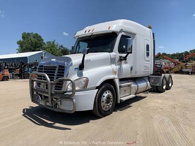 2014 Freightliner Cascadia T/A Sleeper Truck Tractor Detroit DD15 bidadoo