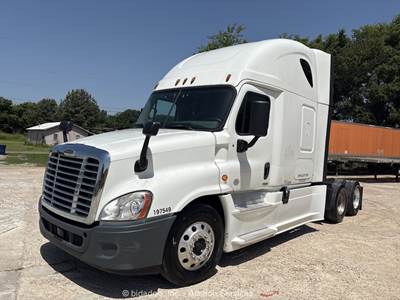 2016 Freightliner Cascadia T/A Sleeper Truck Tractor Detroit DD15 M/T bidadoo