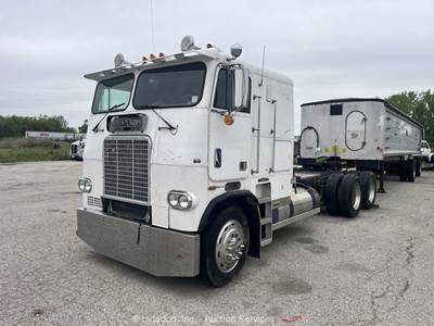Freightliner FLT Cab Over Sleeper Truck Tractor T/A Caterpillar bidadoo -Repair