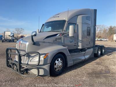 2024 Kenworth T680 T/A Sleeper Semi Truck Tractor Cummins X15 A/T A/R bidadoo
