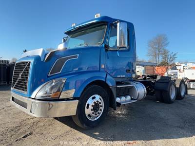 2010 Volvo VN Tandem Axle Day Cab Semi Truck Tractor D13 12-Speed A/T bidadoo