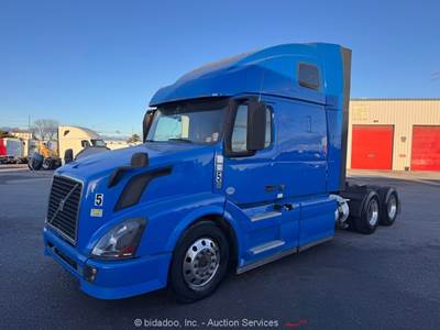 2015 Volvo VNL670 T/A High Roof Sleeper Semi Truck Tractor D13J455 A/T bidadoo