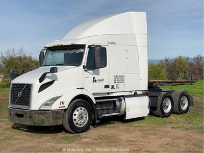 2019 Volvo VNR64T T/A Mid Roof Sleeper Semi Truck Tractor D11M-425 A/T bidadoo