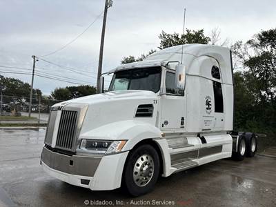 2022 Western 5700 T/A Sleeper Semi Truck Tractor DD15 Diesel A/T A/R bidadoo