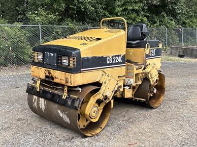 Caterpillar CB-224C Dual Smooth Drum Vibratory Ride On Roller Compactor bidadoo