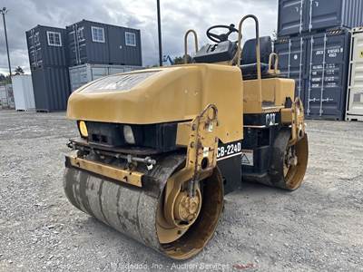 2003 Caterpillar CB-224D Smooth Double Drum Vibratory Ride On Roller bidadoo
