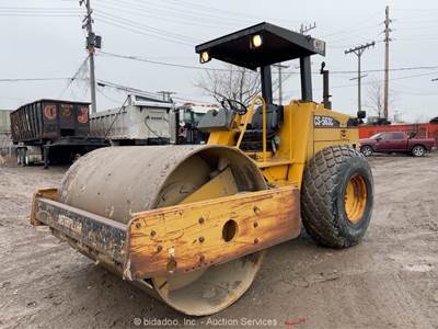Caterpillar CS-563C Smooth Drum Vibratory Ride On Roller Compactor ROPS bidadoo