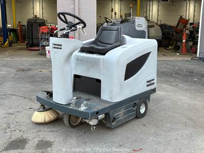 2020 Advance 4300B 46" Electric Ride-On Sweeper Floor Scrubber 24V bidadoo