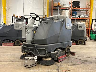 2018 Advance SC6500 45C 36V Electric Ride-On Sweeper Floor Scrubber bidadoo