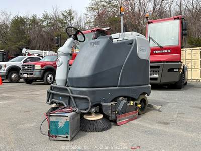 2018 Advance SC6500 45C 36V Electric Ride-On Sweeper Floor Scrubber bidadoo