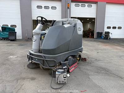 2018 Advance SC6500 45C 36 V Electric Ride-On Sweeper Floor Scrubber bidadoo