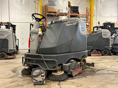 2018 Advance SC6500 45C 36V Electric Ride-On Sweeper Floor Scrubber bidadoo