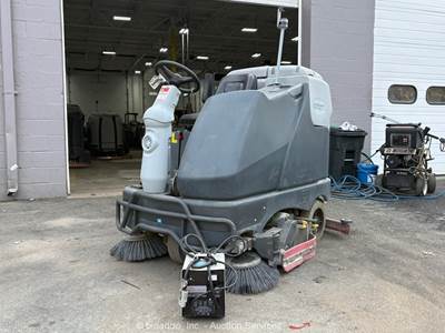 2018 Advance SC6500 45C 36 V Electric Ride-On Sweeper Floor Scrubber bidadoo