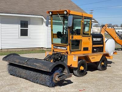 2018 Leeboy Challenger 95 in Ride-On Broom Street Sweeper A/C Cab Diesel bidadoo
