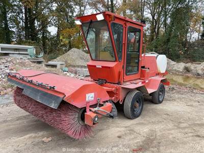 2002 Rosco Challenger II 96" Ride-On Street Sweeper John Deere Diesel bidadoo