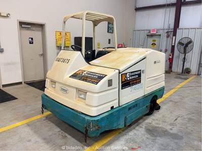 2010 Tennant 7400 45 in Ride-On Industrial Broom Sweeper Floor Scrubber bidadoo