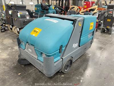 2023 Tennant S20LP Compact Ride-On Sweeper 23" Brush Kubota Propane bidadoo