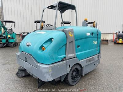 2018 Tennant S30 Ride-On Cleaning Sweeper Indoor/Outdoor Floor Scrubber bidadoo