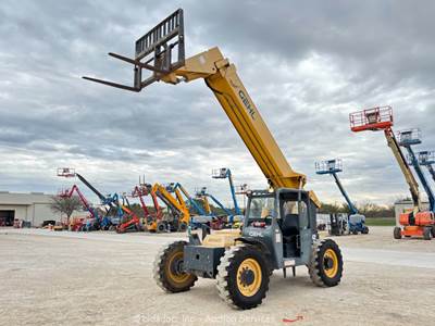 2017 Gehl RS8 42' 8000 lbs Telescopic Reach Forklift Telehandler bidadoo
