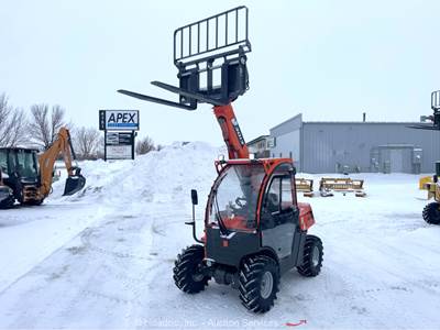 2023 Skytrak 3013 13' 2,700 lbs Telescopic Reach Forklift Cab Aux bidadoo -New