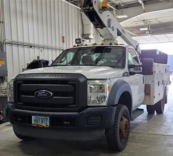 Used Boom / Bucket Truck 2013 Ford F-450 XL 4x4 35' Working Height Versalift Bucket LOW MILES!