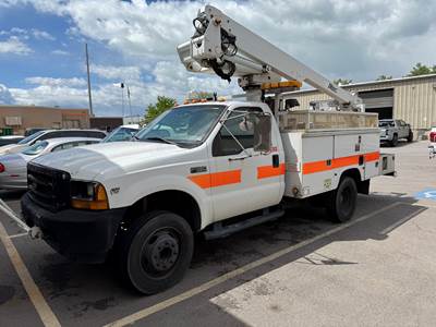 Boom / Bucket Truck 2001 Ford F550 Altec AT-235 Bucket V10 Gas