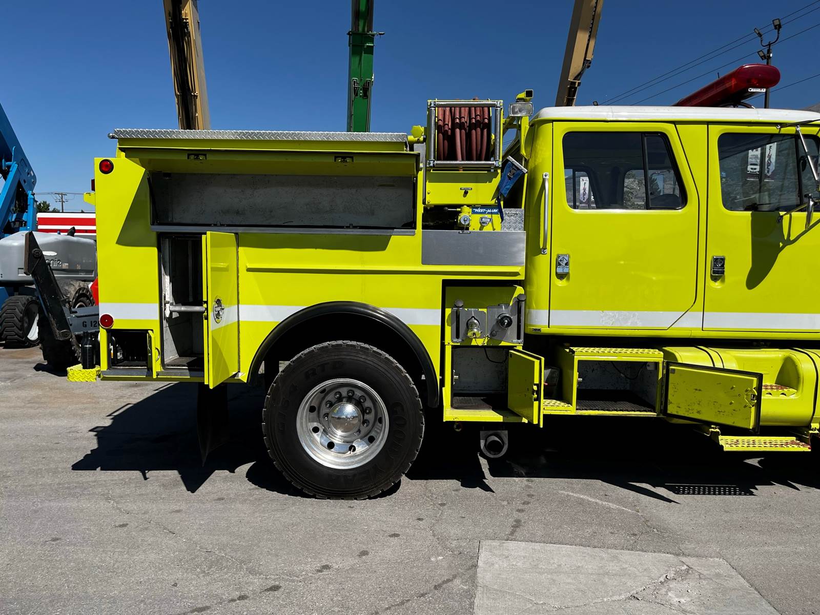 Brush Fire Truck 4x4 1999 International 4800 500 GPM Pump Foam Pro